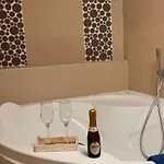Lo Specchio Dei Papiri Bed & Breakfast Neapel