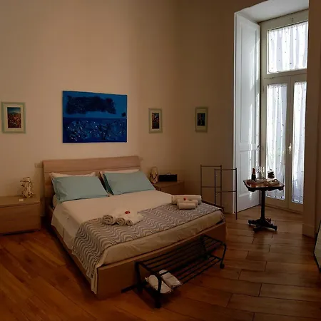 Lo Specchio Dei Papiri Nocleg ze śniadaniem Neapol