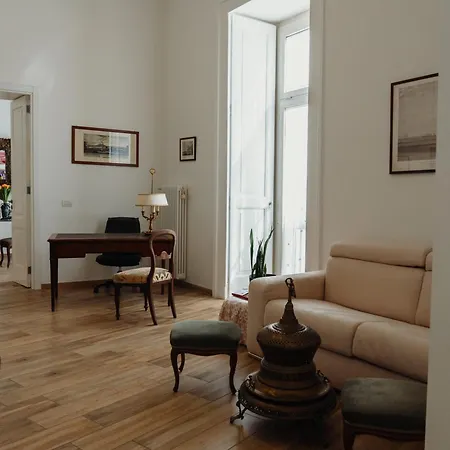 Lo Specchio Dei Papiri Naples