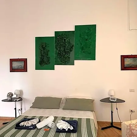 Lo Specchio Dei Papiri Bed & Breakfast 4*