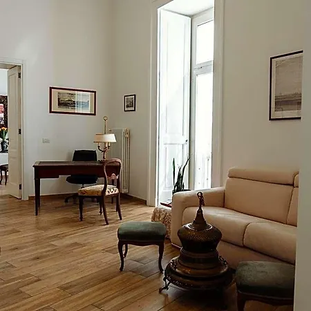 Lo Specchio Dei Papiri Bed & Breakfast 4*