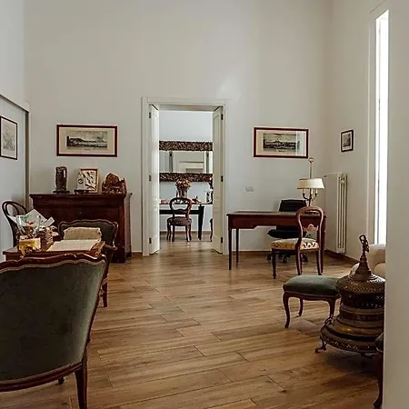 Bed & Breakfast Lo Specchio Dei Papiri Napels