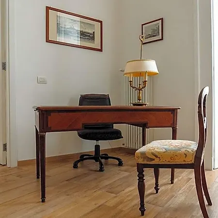 Lo Specchio Dei Papiri Bed & Breakfast Napels