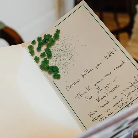 Lo Specchio Dei Papiri B&B 나폴리