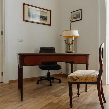 Lo Specchio Dei Papiri Couette-café Naples