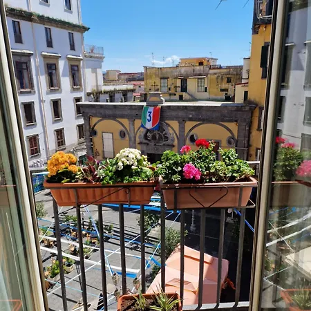 Lo Specchio Dei Papiri Naples